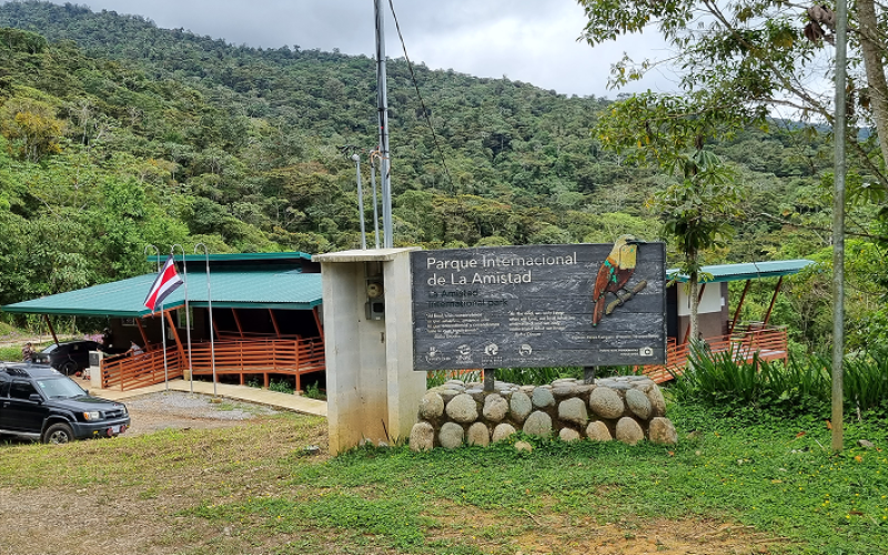Letrero del parque internacional la amistdad